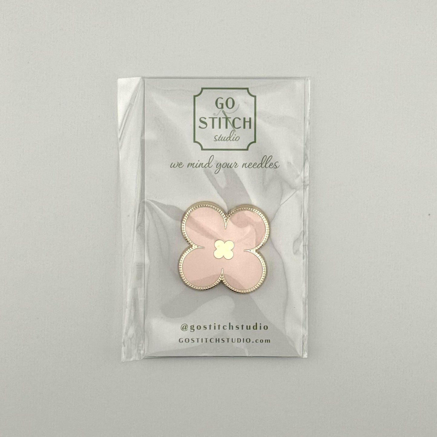 Clover Pink Needle Minder