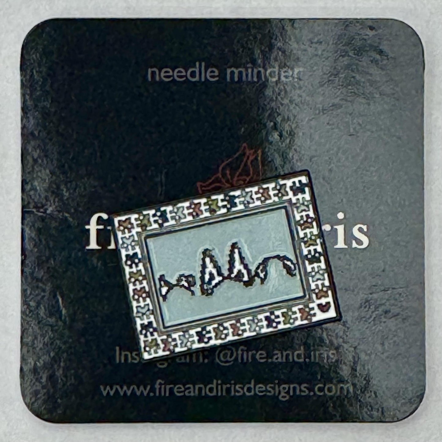 Mountains (FI) needle minder