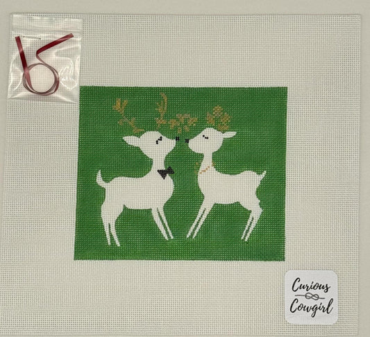 Green Kissing Reindeer (by Curious Cowgirl)