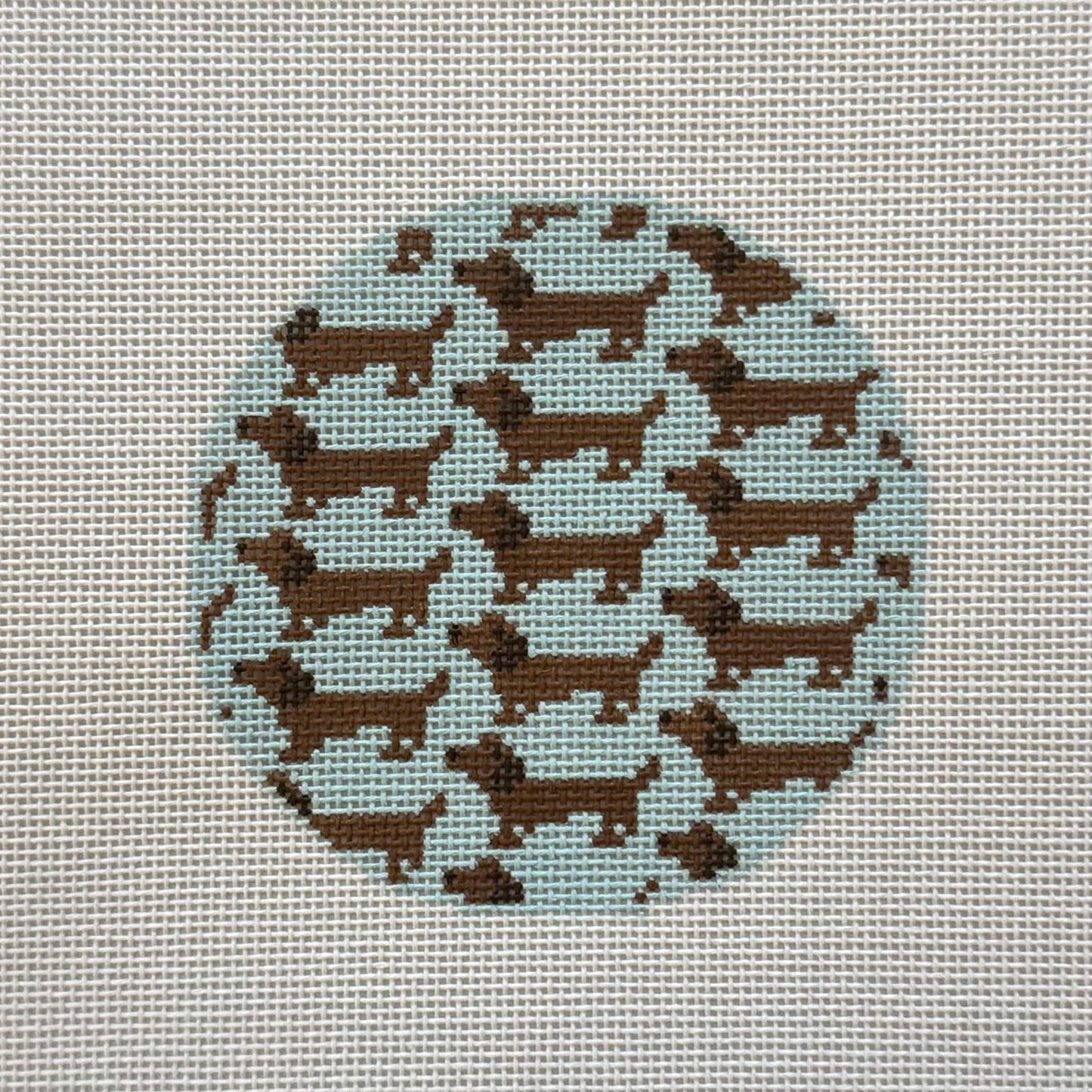 Dachschund Round (by Mopsey / Green Heart Needlepoint)