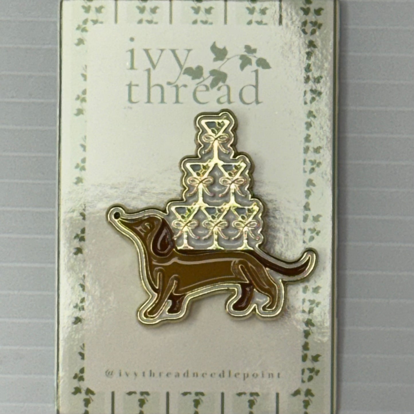 Weenies & Tinis Needle Minder